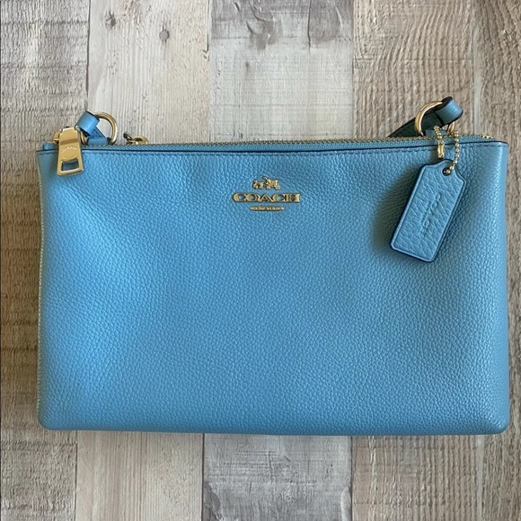 Coach Lyla - Picture 2 of 8